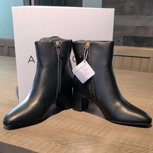 AEROSOLES Sleek Black Ankle Boots